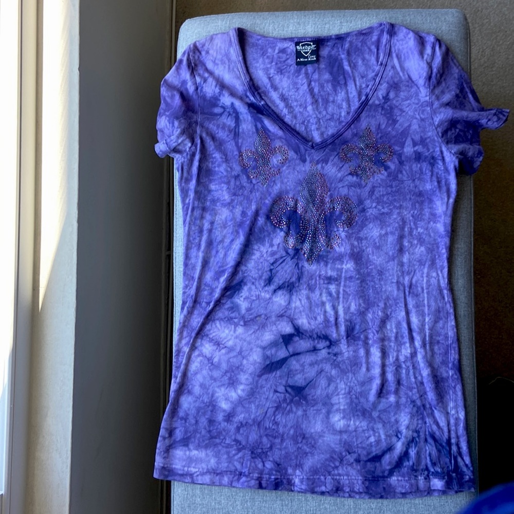 Sledge USA tee Large Short sleeve, purple with ⚜️⚜️⚜️ small stones. Tie-dyed.